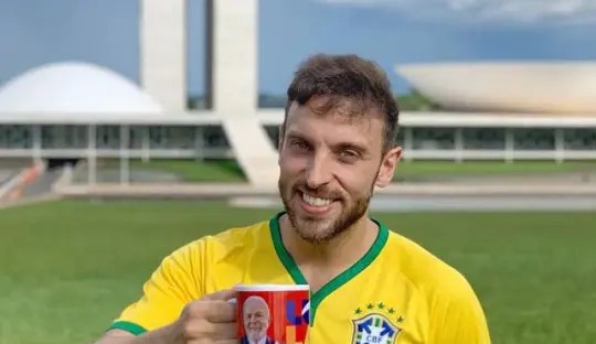 Influenciadores, artistas e deputados manifestaram apoio ao comediante Léo Lins